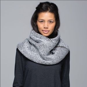 Lululemon Totally Toasty Sherpa Lined Scarf